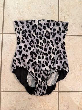 Victoria's Secret Black & White Animal Print Shaping Briefs